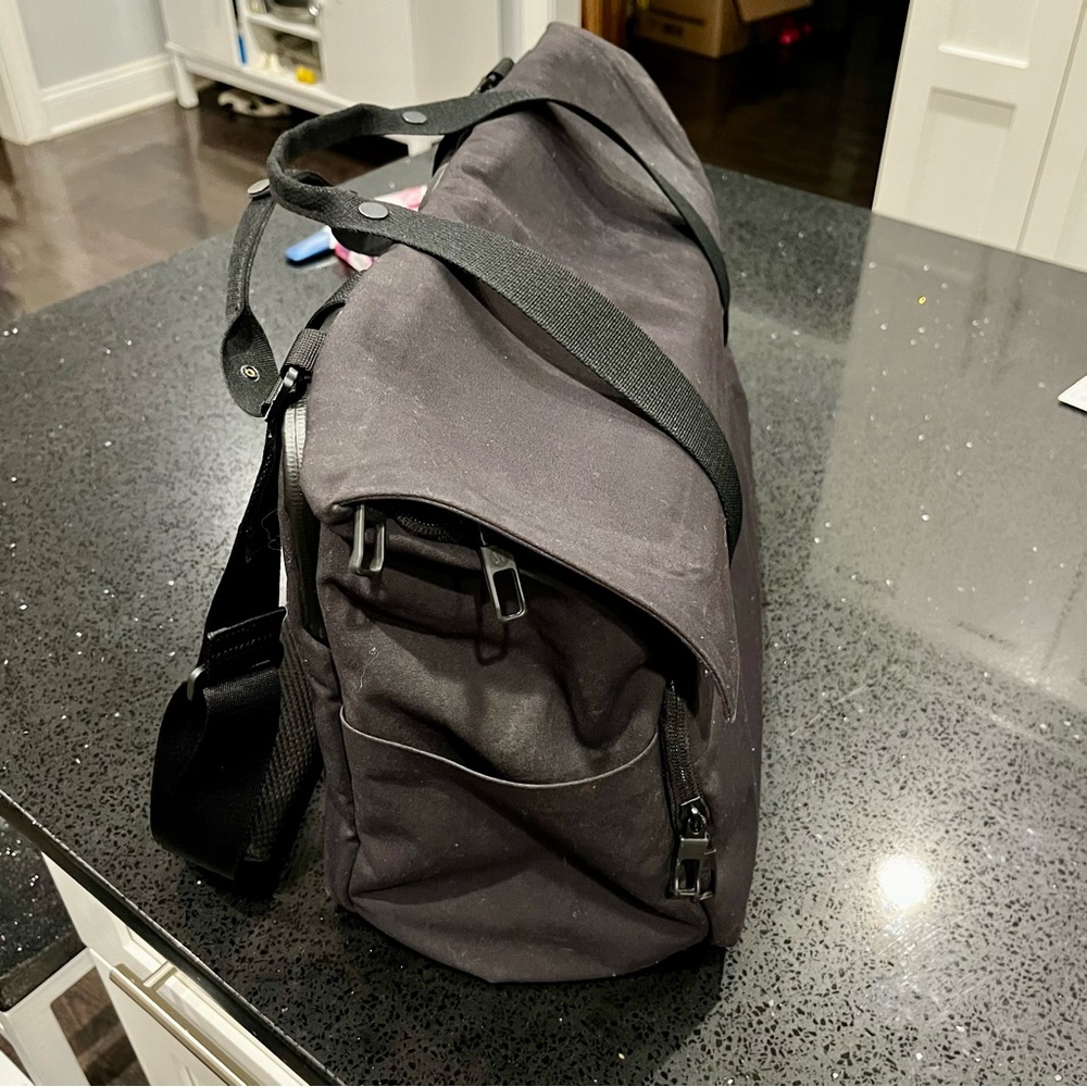 Lululemon Early Embark Duffle Bag - Picture 7 of 14